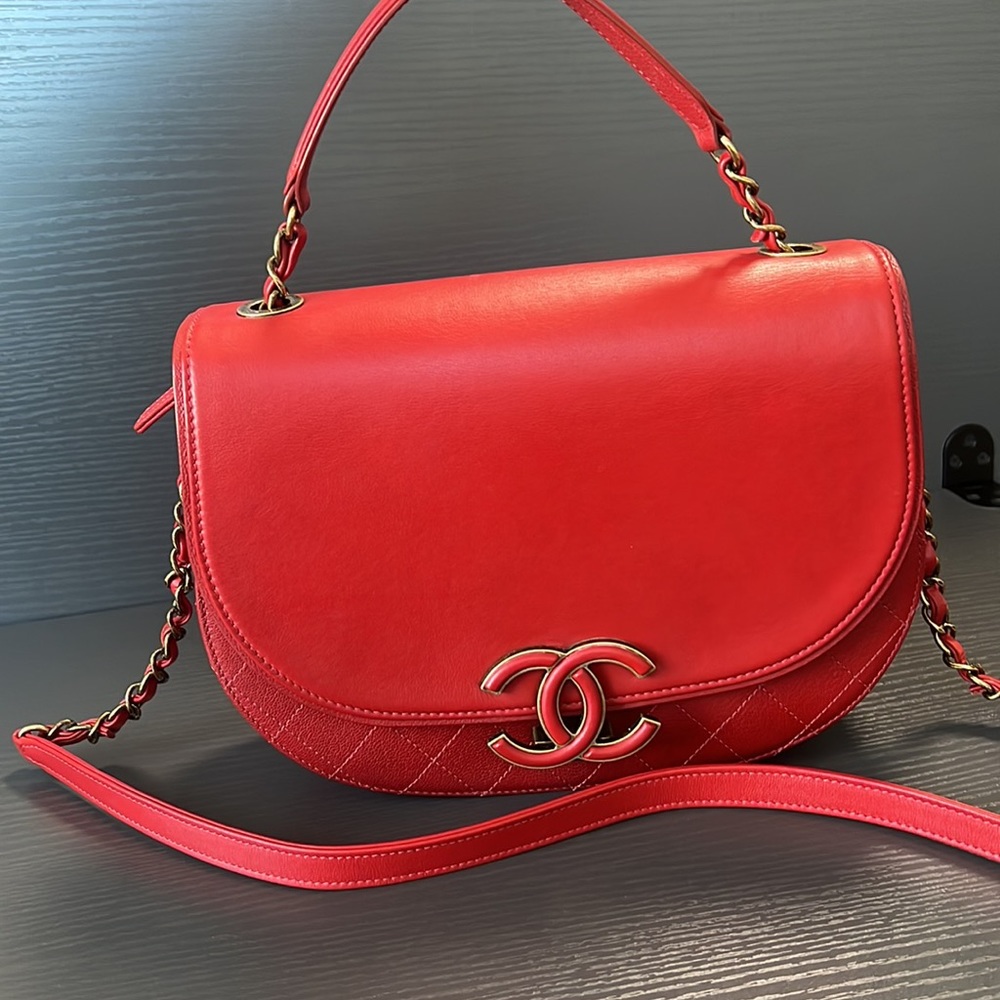 SOLD!❌ Chanel Red Calfskin Coco Curve Flap Medium - Picture 12 of 17